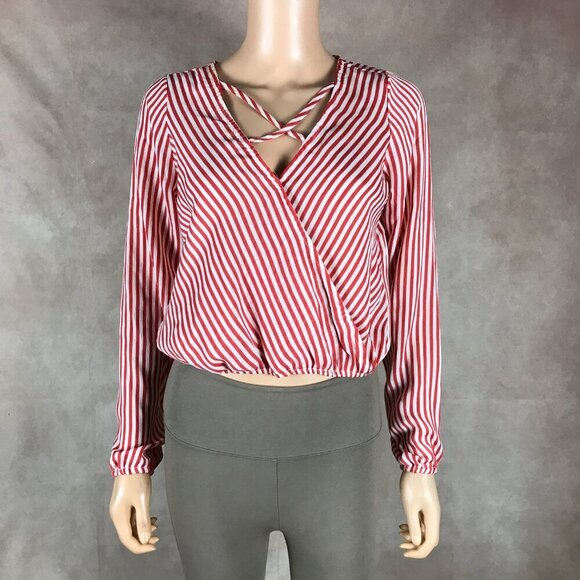 LOVE FIRE Long Sleeve Criss Cross Crop Top NWT Medium - Picture 4 of 9